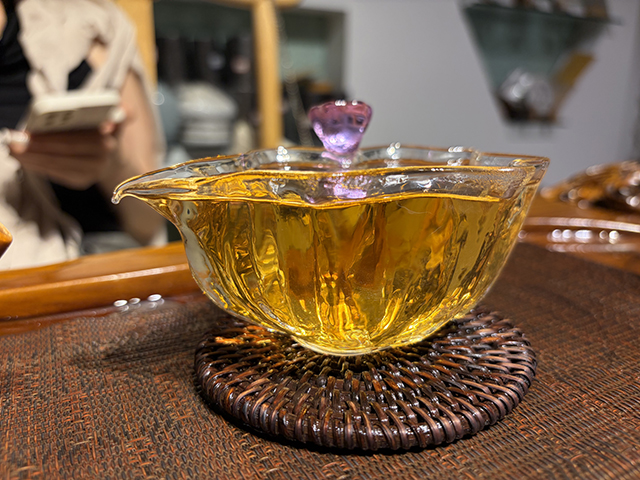 勐海茶厂2000年苹果绿青饼