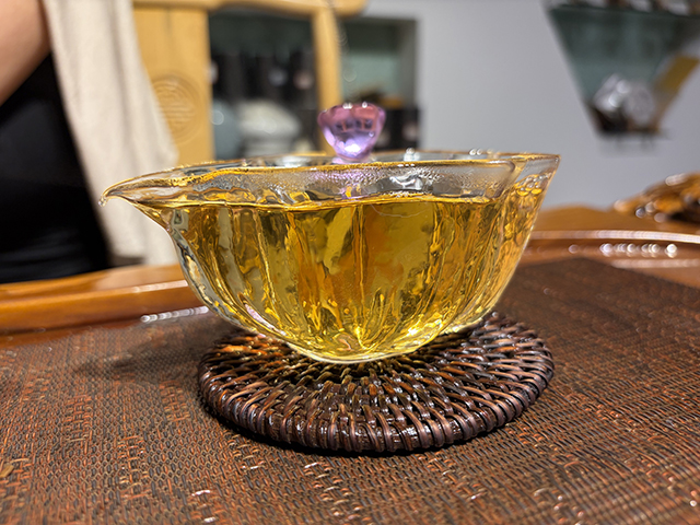 勐海茶厂2000年苹果绿青饼