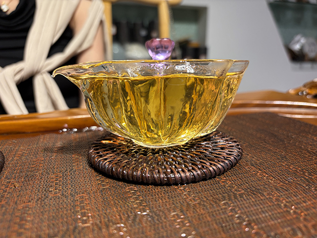 勐海茶厂2000年苹果绿青饼