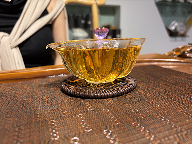 勐海茶厂2000年苹果绿青饼