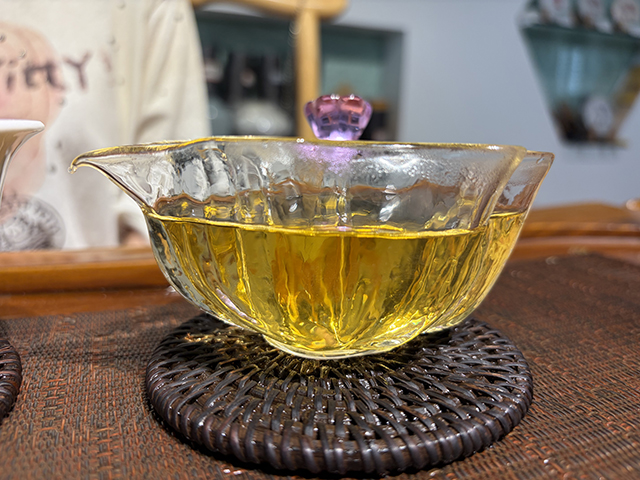 龑王牌蓝版2022薄荷塘挑采古树茶小饼