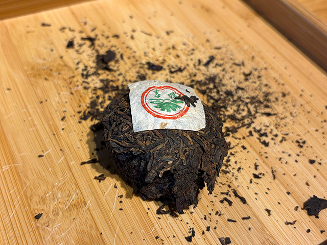 图为春城茶厂1995年甲级熟沱