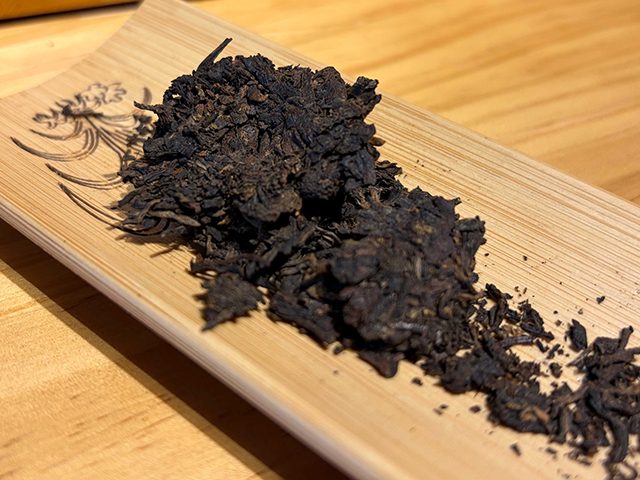 图为春城茶厂1995年甲级熟沱