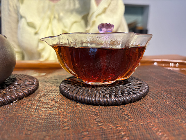 图为春城茶厂1995年甲级熟沱