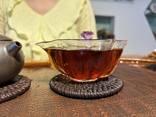 图为春城茶厂1995年甲级熟沱