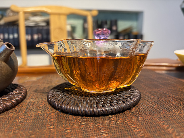 图为春城茶厂1995年甲级熟沱