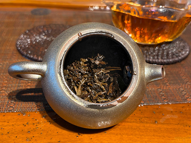 图为春城茶厂1995年甲级熟沱