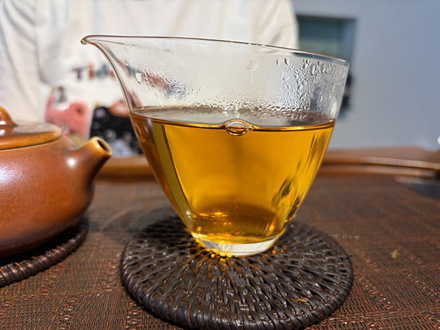 图为春城茶厂1995年甲级青沱