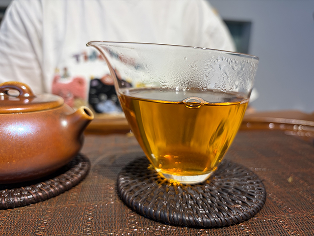 图为春城茶厂1995年甲级青沱