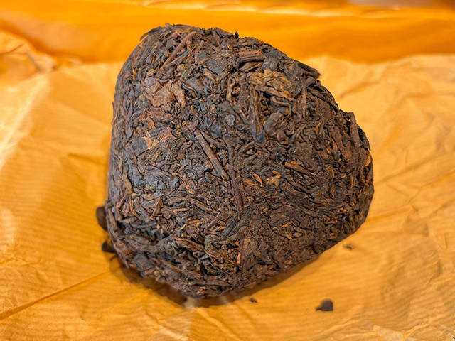 图为私藏茶1999年磨菇沱熟沱