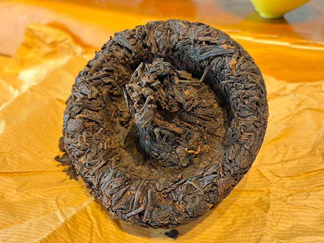 图为私藏茶1999年磨菇沱熟沱