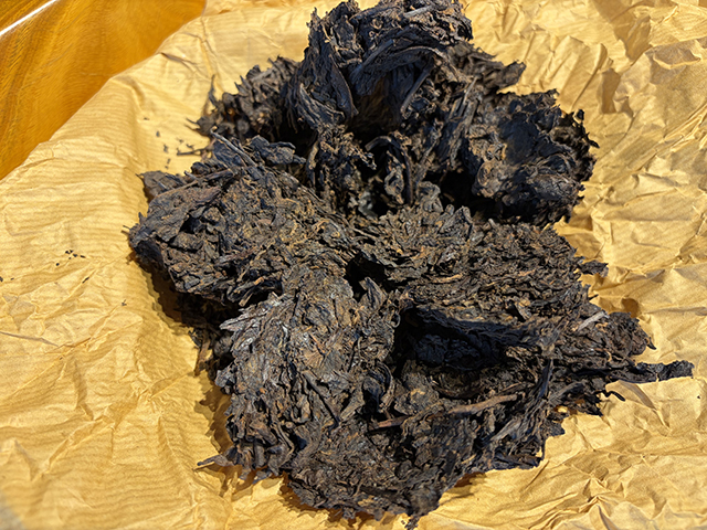 图为私藏茶1999年磨菇沱熟沱