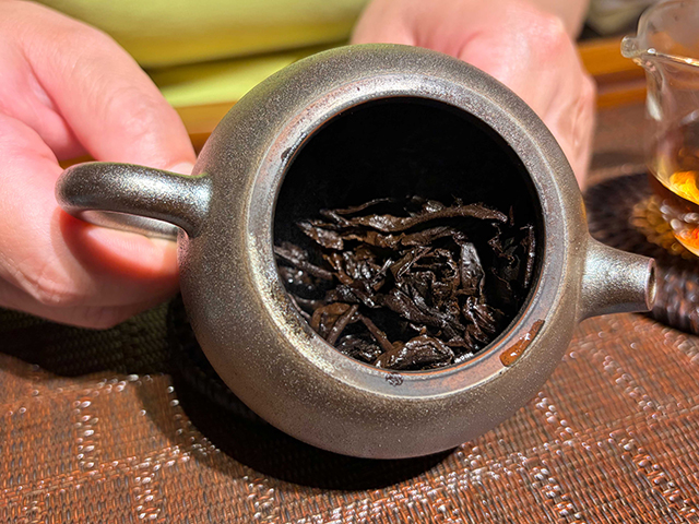 图为私藏茶1999年磨菇沱熟沱