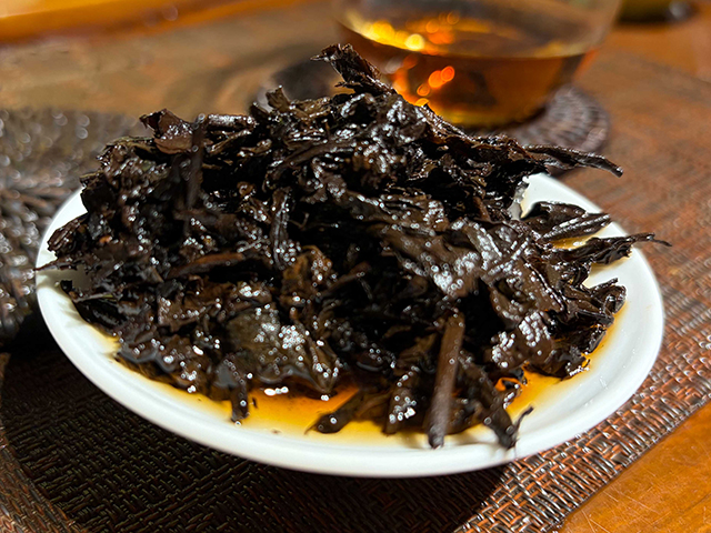 图为私藏茶1999年磨菇沱熟沱