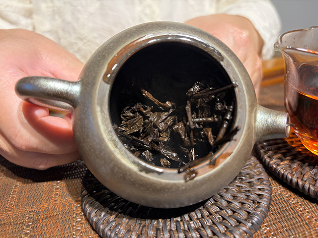 图为私藏茶1999年磨菇沱熟沱
