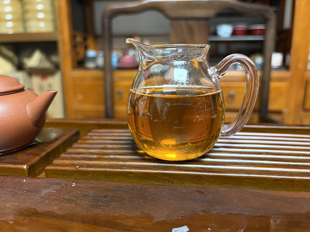 图为福海厂2003年易武正山小金瓜沱茶