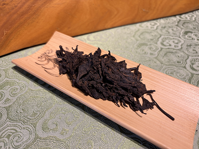 图为私藏茶1999年磨菇沱熟沱