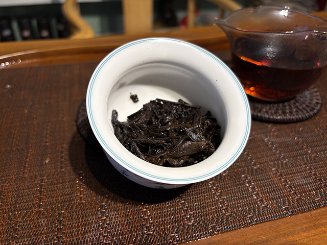 图为私藏茶1999年磨菇沱熟沱