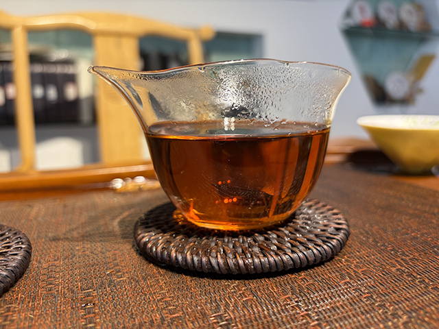 图为私藏茶1999年磨菇沱熟沱