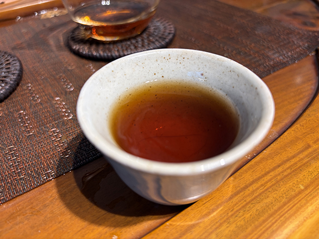 图为私藏茶1999年磨菇沱熟沱