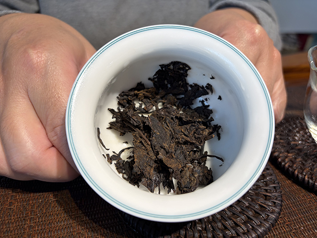 图为私藏茶1999年磨菇沱熟沱