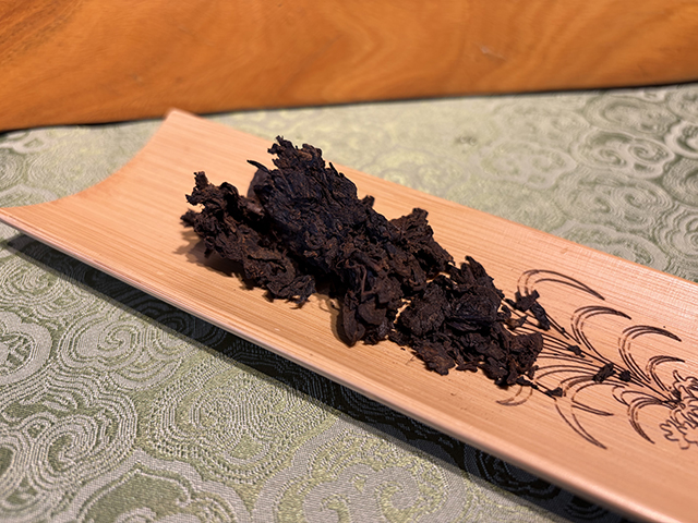 图为私藏茶1999年磨菇沱熟沱