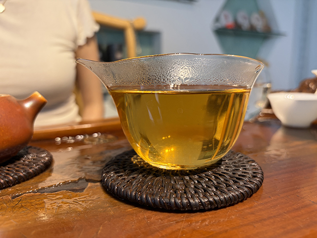 图为春城茶厂1995年甲级青沱