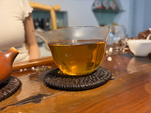 图为春城茶厂1995年甲级青沱