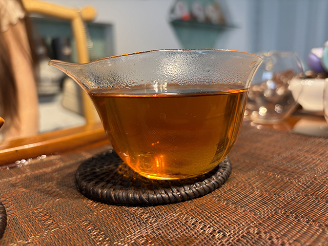 图为春城茶厂1995年甲级青沱