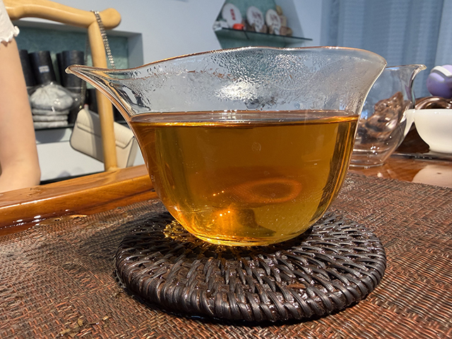 图为春城茶厂1995年甲级青沱