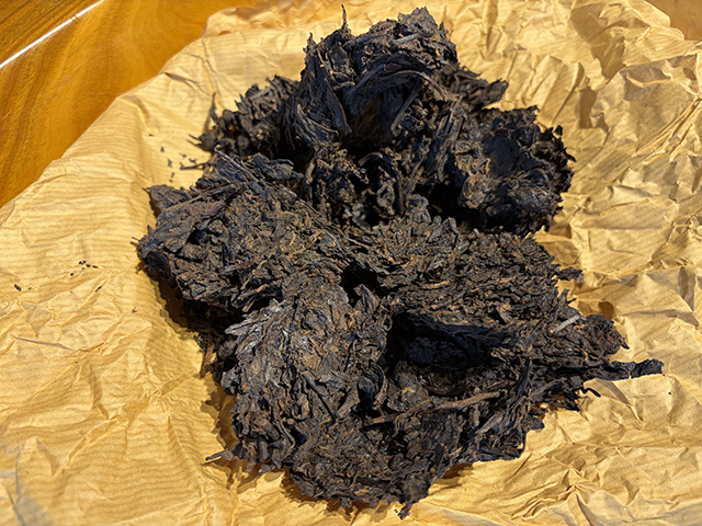 图为私藏茶1999年磨菇沱熟沱