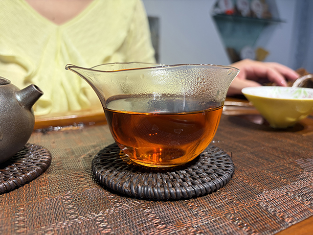 图为私藏茶1999年磨菇沱熟沱