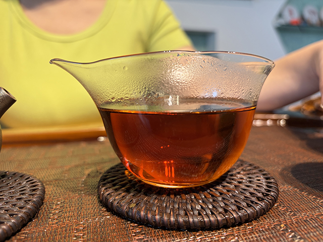 图为私藏茶1999年磨菇沱熟沱