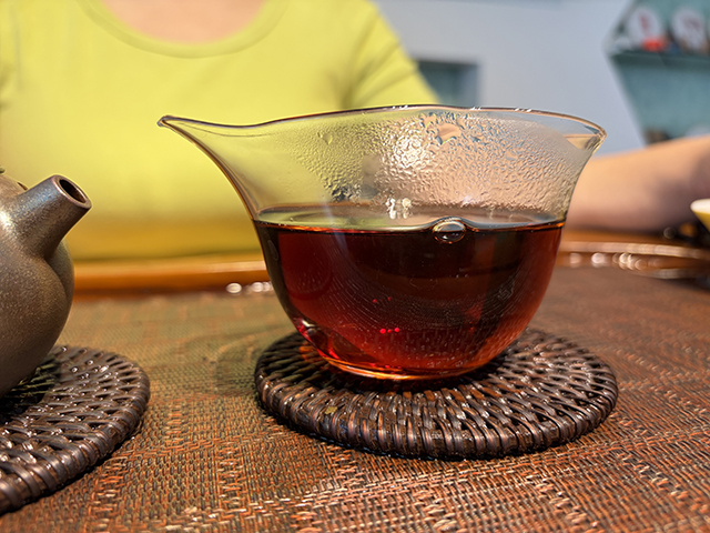 图为私藏茶1999年磨菇沱熟沱