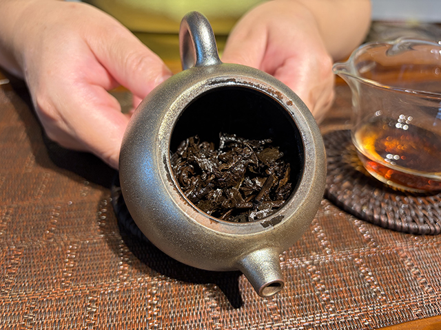 图为私藏茶1999年磨菇沱熟沱