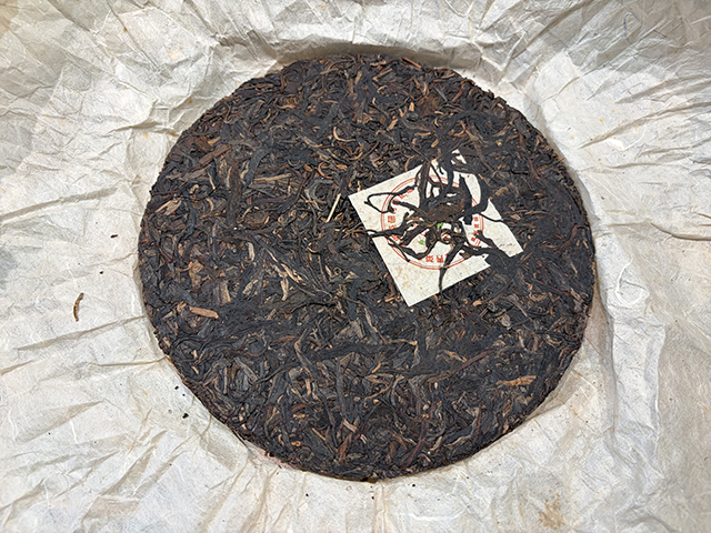 图为花园茶厂2004年班章有机饼茶