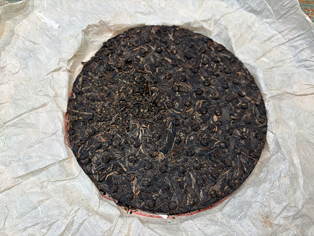 图为花园茶厂2004年班章有机饼茶