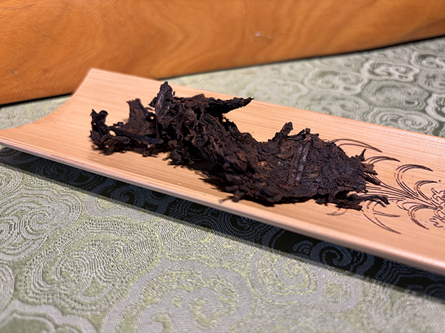 图为私藏茶1999年磨菇沱熟沱