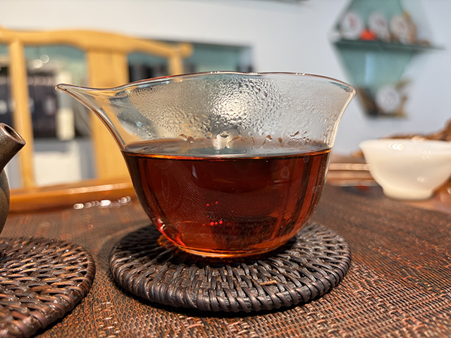 图为私藏茶1999年磨菇沱熟沱