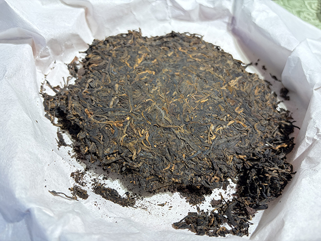 图为1999年大渡岗圆宝七子饼茶