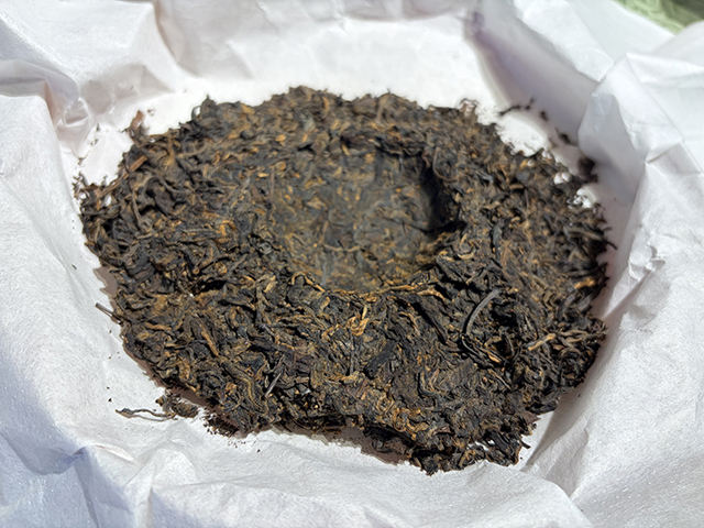 图为1999年大渡岗圆宝七子饼茶