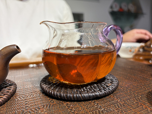 图为1999年大渡岗圆宝七子饼茶