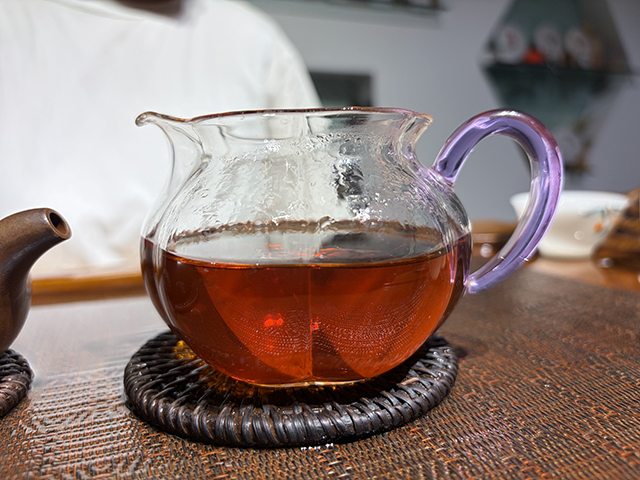 图为1999年大渡岗圆宝七子饼茶