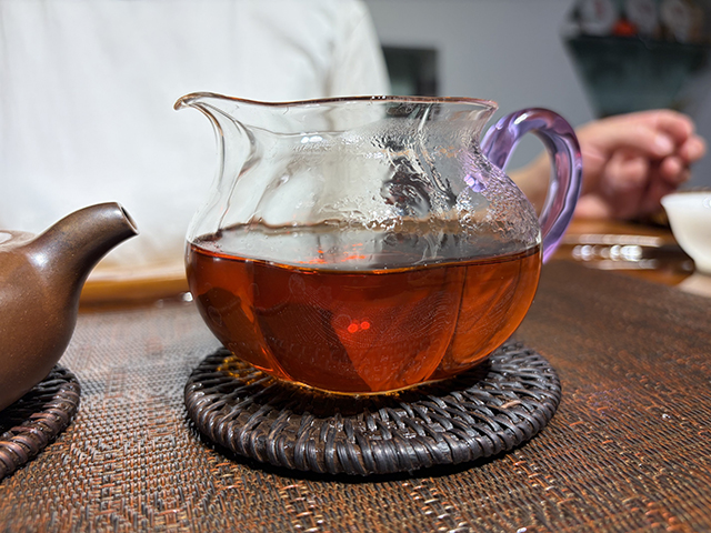 图为1999年大渡岗圆宝七子饼茶