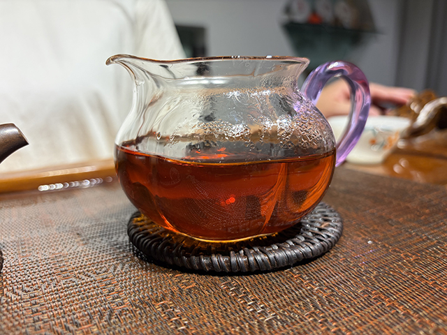 图为1999年大渡岗圆宝七子饼茶