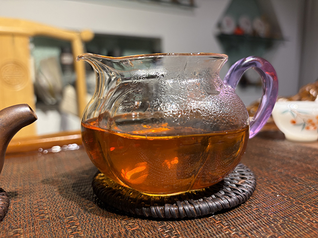 图为1999年大渡岗圆宝七子饼茶