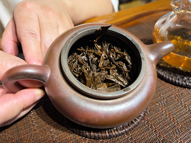 图为1999年大渡岗圆宝七子饼茶