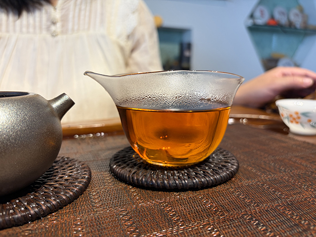 图为私藏茶1999年磨菇沱熟沱