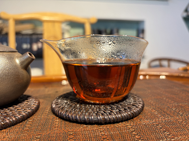 图为私藏茶1999年磨菇沱熟沱
