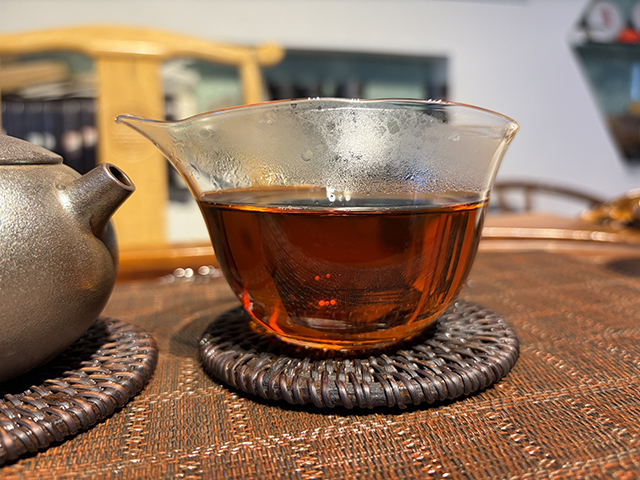 图为私藏茶1999年磨菇沱熟沱